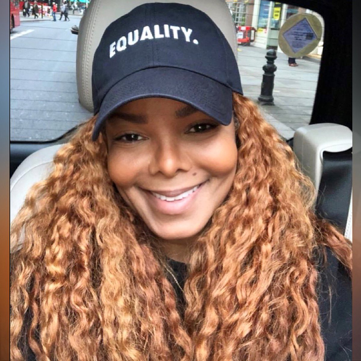 JanetJackson's tweet photo. 😊 https://t.co/K04WTEobID