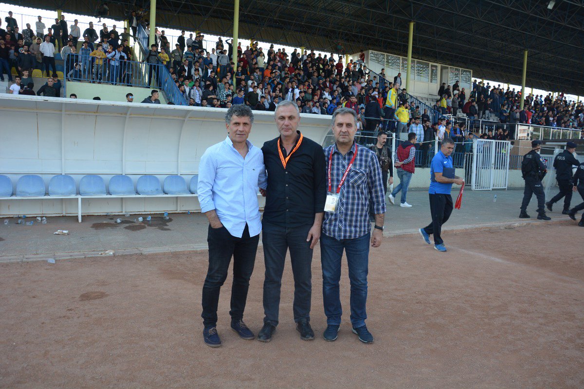 Seyithan Hocamiz ve Kulüp Müdürü Cahit Demir ile Atatürk Stadından bir anı 😊 <a href="/osman_oren/">Osman Ören</a> <a href="/kanal_56/">Kanal56 TV</a> @hifzullahcanpo1 <a href="/56ozelidarespor/">Siirt İl Özel İdare Spor Kulübü</a>
