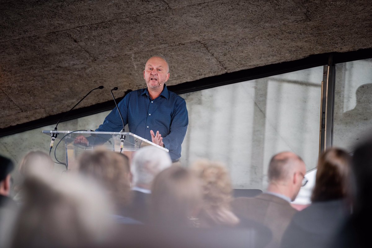 Davosdecl2018's tweet photo. Francesco Della Casa, Head Architect of the Canton of Geneva, chairs the discussion together with @AlanuVonRadecki, John Hall @UNDP and Kelly Doran @MASSDesignLab on issues related to the systematisation of Baukultur. #baukultur19 https://t.co/9HE7gKcsSc