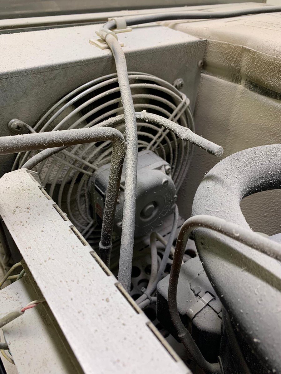 GodfreyLappage's tweet photo. Another day another busy #bakery getting these units back into good working order with a good old fashioned bit of elbow grease & a final blessing with the @AdvancedUK #easyfinish success with the correct products #GL #refrigeration #Maintenance #ServiceNow #BonfireNight 💪🇬🇧📞 https://t.co/tI7i7fRUv0