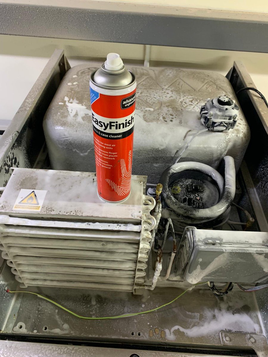 GodfreyLappage's tweet photo. Another day another busy #bakery getting these units back into good working order with a good old fashioned bit of elbow grease & a final blessing with the @AdvancedUK #easyfinish success with the correct products #GL #refrigeration #Maintenance #ServiceNow #BonfireNight 💪🇬🇧📞 https://t.co/tI7i7fRUv0