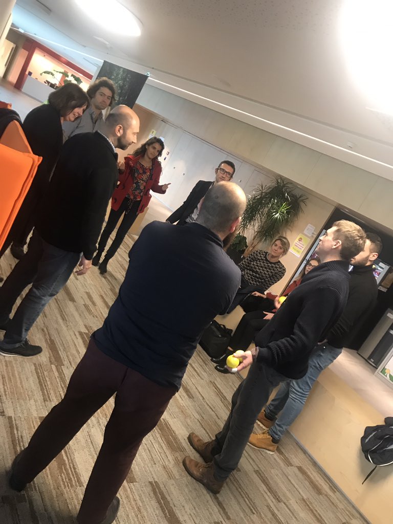 ArkeaACOC's tweet photo. Un jeu pour expérimenter les valeurs « agiles » ! Bravo à tout le monde pour votre bonne humeur 👏👏👏#humain #agile #valeurs #apprentissage #VousEtesAuTop https://t.co/8zf4Y8v2Qt