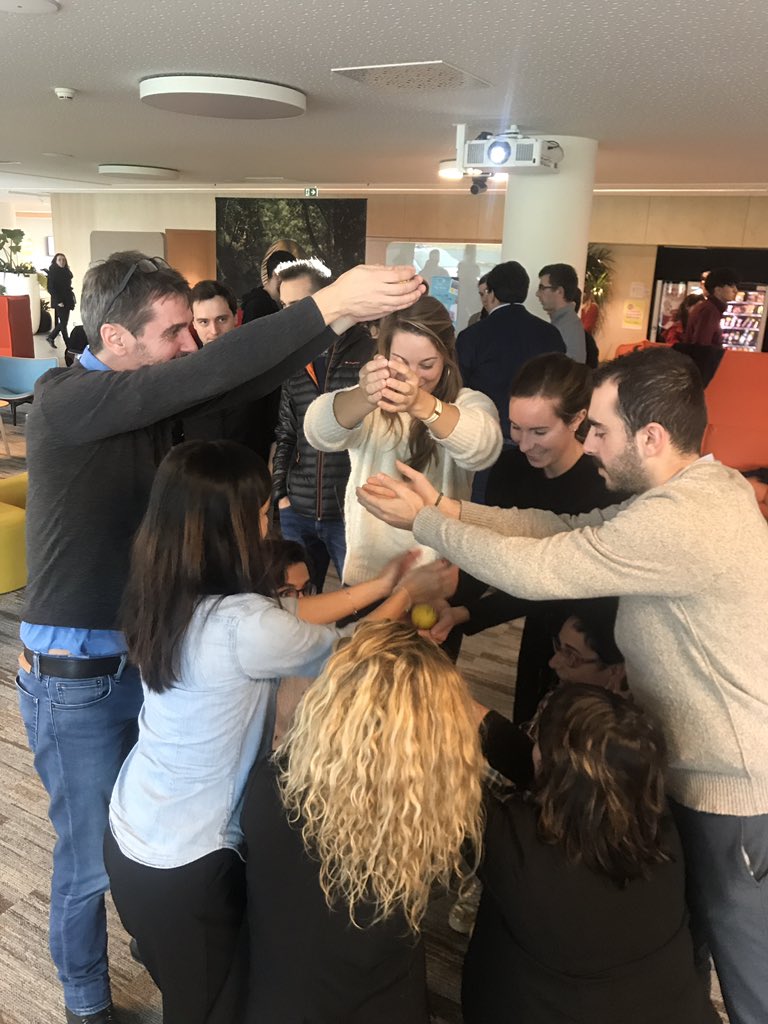 ArkeaACOC's tweet photo. Un jeu pour expérimenter les valeurs « agiles » ! Bravo à tout le monde pour votre bonne humeur 👏👏👏#humain #agile #valeurs #apprentissage #VousEtesAuTop https://t.co/8zf4Y8v2Qt