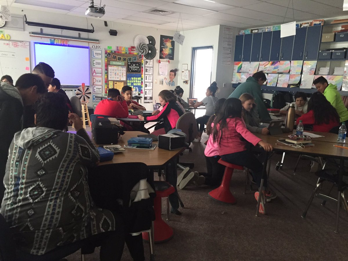 MrsBeeAmazing's tweet photo. The first pic tile was my 1st class. One student presenting - group waiting their turn & audiance. It was so hard-the behaviors 🙄😡. Then I remembered a little session I went to at #MSC19 w/ @bluknow 2nd class we flipped the presentations and holy 💩-it worked! #mrsbeeamazing https://t.co/9rrDXvViKL