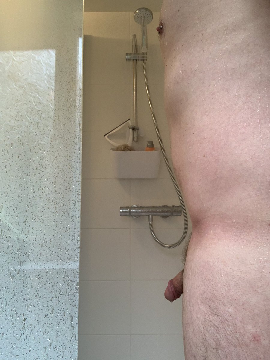 Benscot85's tweet photo. Quick shower before work https://t.co/X1131XPTIl
