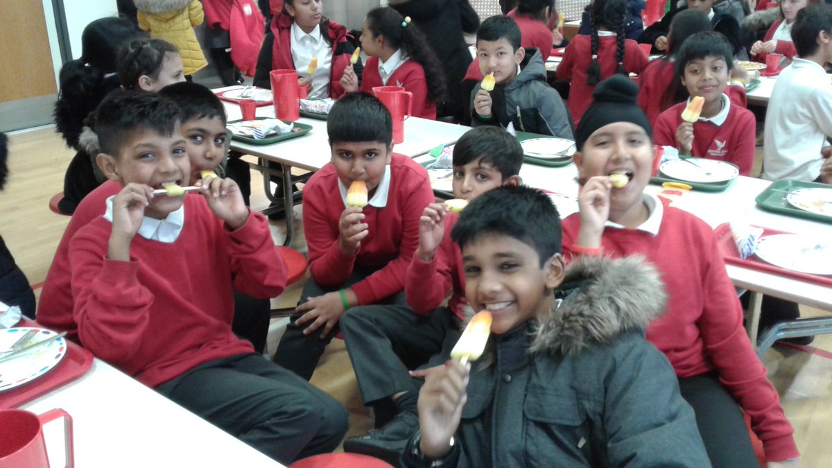 MissHartKMPA's tweet photo. Bonfire theme lunch, yum yum! Juniors are loving their burgers and rocket lollies! #themelunch #exciting @kestrelmead https://t.co/Bs7eZMwDbA