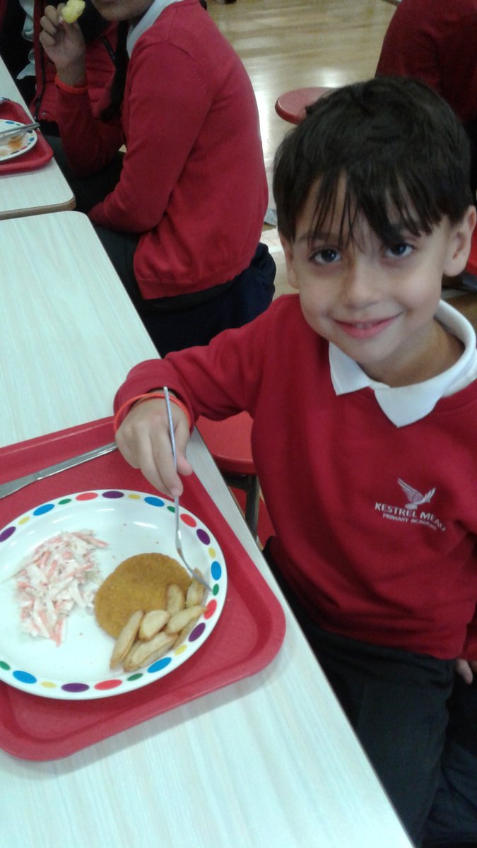 MissHartKMPA's tweet photo. Bonfire theme lunch, yum yum! Juniors are loving their burgers and rocket lollies! #themelunch #exciting @kestrelmead https://t.co/Bs7eZMwDbA