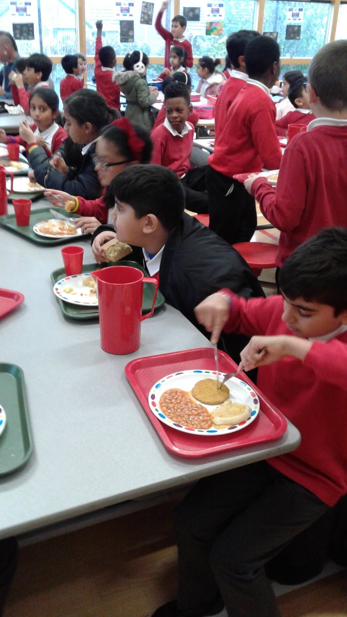 MissHartKMPA's tweet photo. Bonfire theme lunch, yum yum! Juniors are loving their burgers and rocket lollies! #themelunch #exciting @kestrelmead https://t.co/Bs7eZMwDbA
