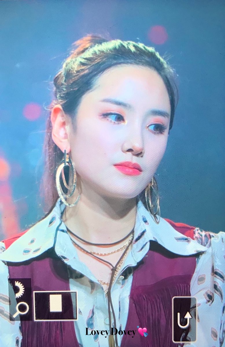 loveydovey527's tweet photo. 191105 BE! 쇼케이스 프리뷰
한 시간 잤다며 이렇게 얼굴 열일해도 되는 거냐고...😭
#밴디트 #BVNDIT #시명 #SIMYEONG #Dumb
@BVNDIT_official https://t.co/5vnKsRFiSl