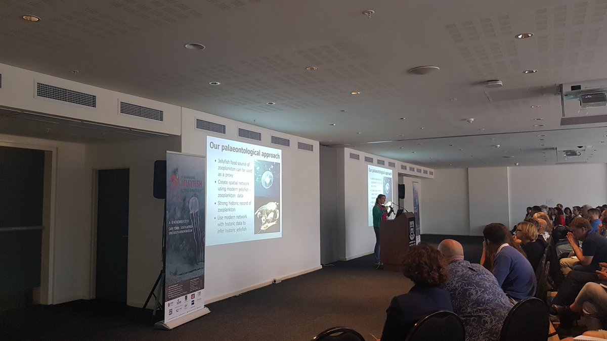 6thBlooms's tweet photo. 1st session over, with amazing talks on polyps and medusae, on two the 2nd session of the day on the ecological role of jellyfish (as predators, preys, players in biogeochemical cycles) https://t.co/165tFhTYYv