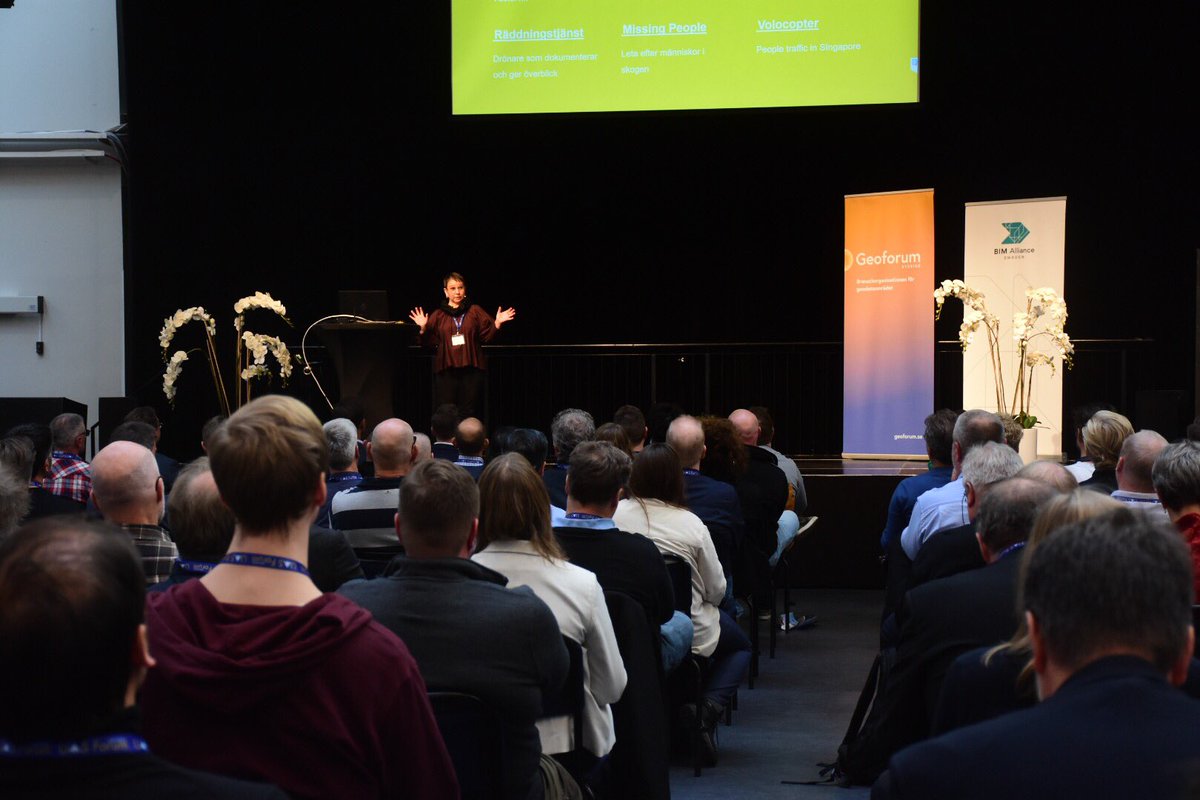 IQSamh's tweet photo. Petra Dalunde, COO, Urba ICT Arena, presenterar förstudien Testbädd för drönartrafik i stadsmiljö som inledning av eftermiddagspasset på UAS Forum 2019. #drönare #uasforum https://t.co/nH50zbFHGr