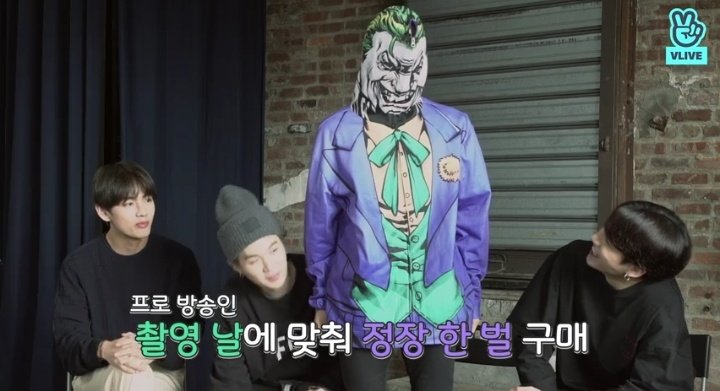 mlyiie's tweet photo. O Seokjin com moletom do coringa no Run BTS de hj amo demais esse neném 
#MAMAVOTE #BTS @BTS_twt https://t.co/tVDfm5KgvG