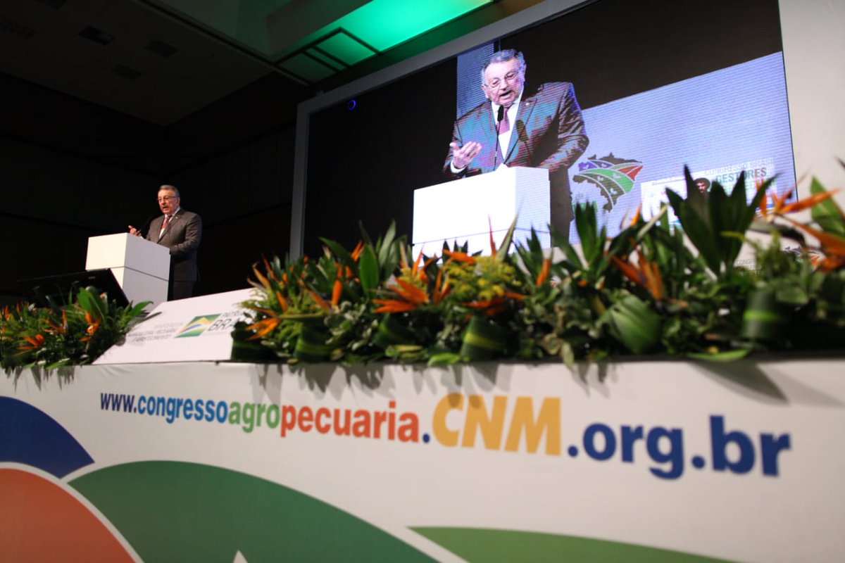 SistemaCNA's tweet photo. “O Brasil tem a capacidade de incorporar ao meio ambiente moderno e produtivo ao menos mais de um milhão de produtores.”
João Martins, presidente da CNA
#CBGA2019
@Min_Agricultura @portalcnm @sebrae @sistemaOCB @Asbraer_oficial
📸 @wendersonfoto https://t.co/bekxfYCZpG
