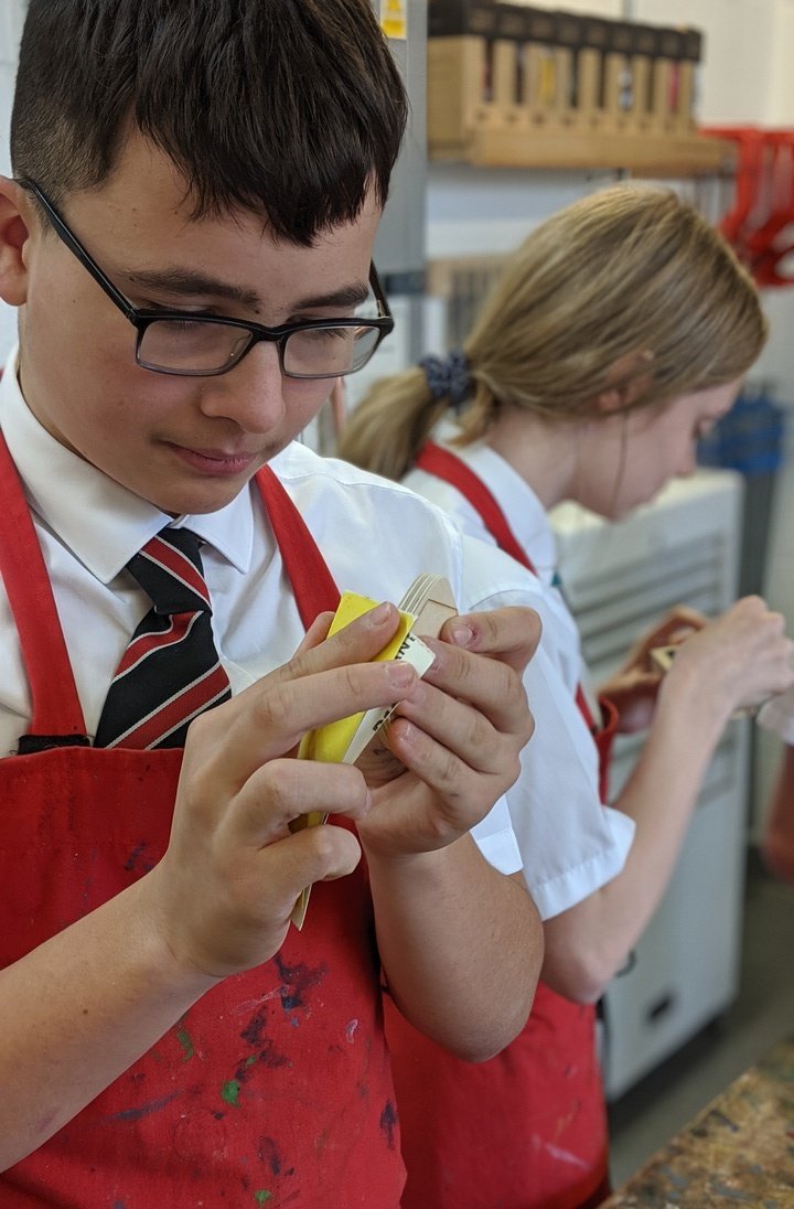 Enterprise_TA's tweet photo. Great to see #GCSEProductDesign Year 9 students taking such care putting the finishing touches to their wood joints box projects.
Strong skills! 
👍⚒️💪
@eduqas https://t.co/1qfQXhQte8