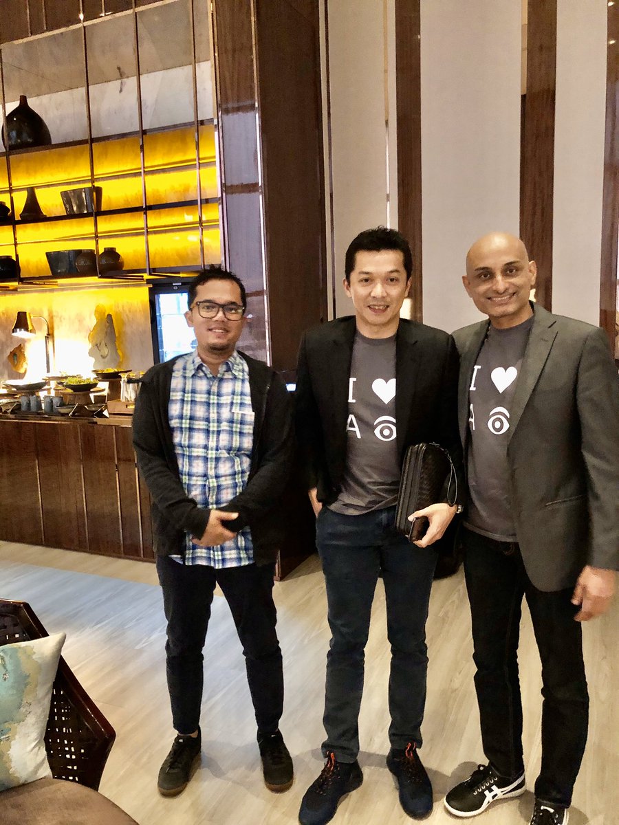 aruncavale's tweet photo. Was abs delightful chatting with @taufikhidayat_1 at #IBM #DataAndAIForum at Jakarta today. It is a privilege and pride to have this legendary sportsman as a friend. https://t.co/fQmnodWa6M