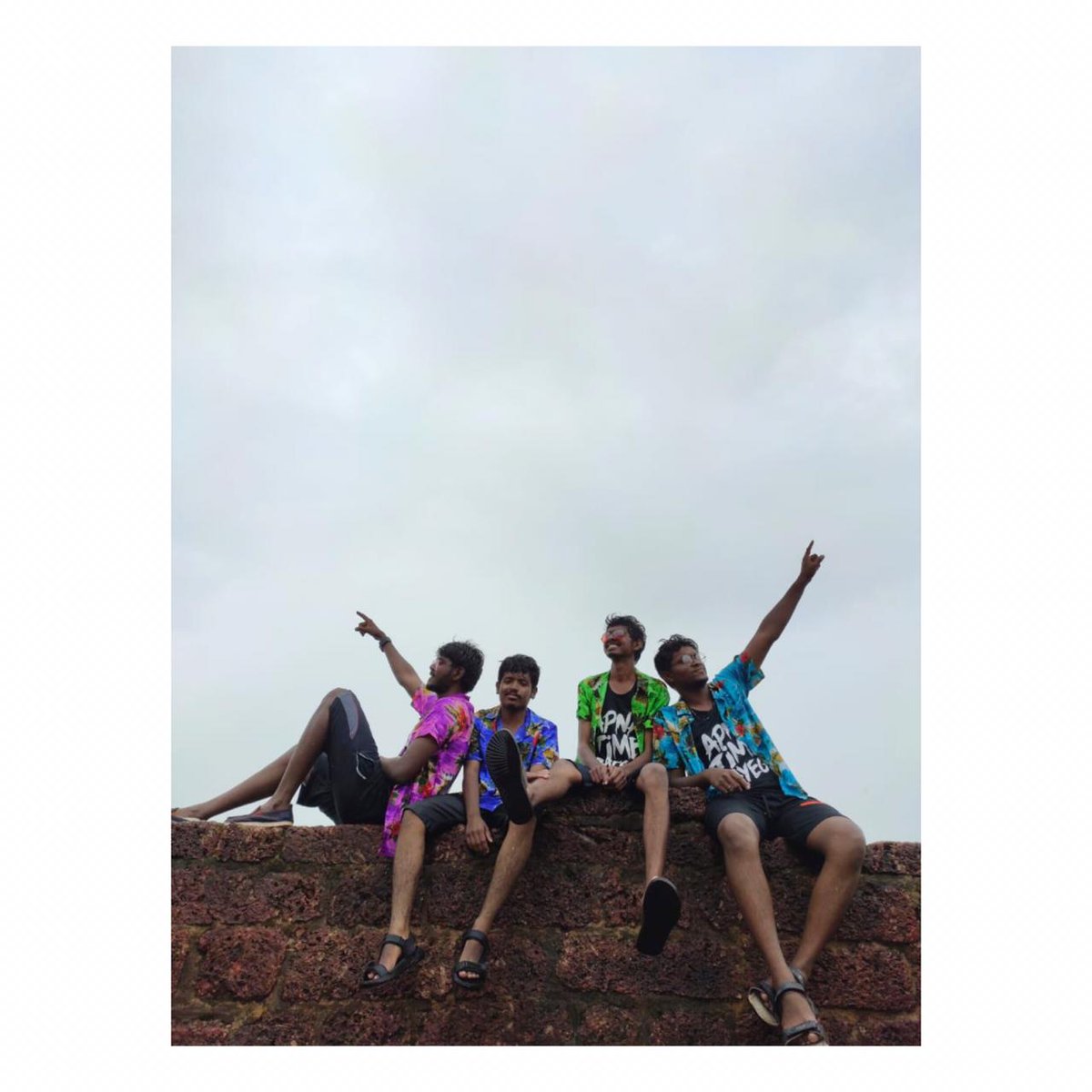that_born's tweet photo. #ohmykadavule #omkfriendshipanthem 😍🤙🏻 https://t.co/mzqVAouXS6