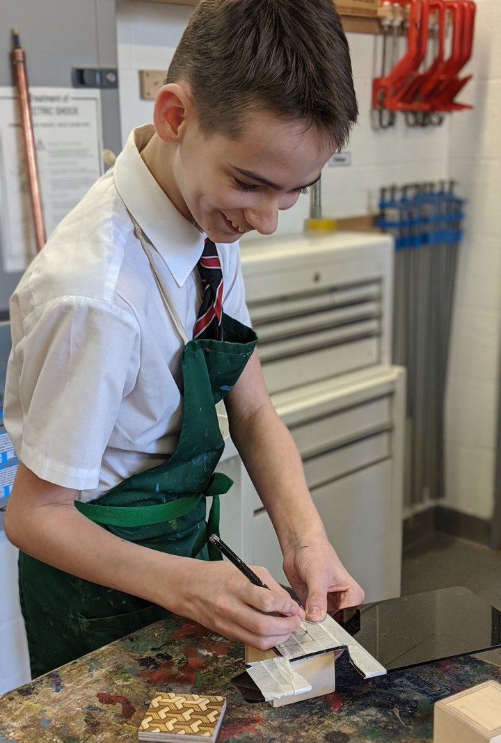 Enterprise_TA's tweet photo. Great to see #GCSEProductDesign Year 9 students taking such care putting the finishing touches to their wood joints box projects.
Strong skills! 
👍⚒️💪
@eduqas https://t.co/1qfQXhQte8