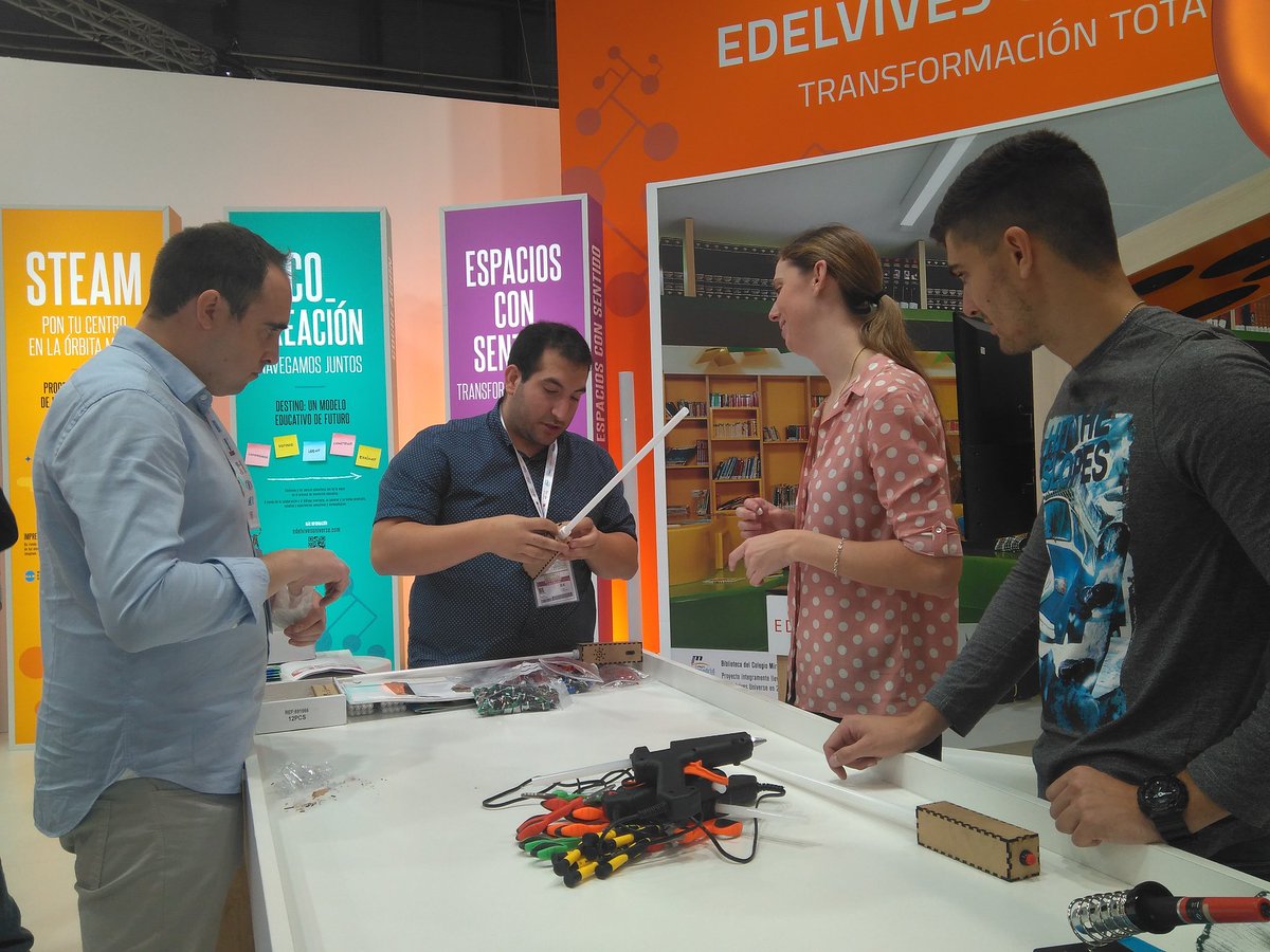 EdelvivesPRO's tweet photo. Trabajando ya a tope en los makers points. Pásate por nuestro espacio.
#SIMOEDU19 #steamedelvives https://t.co/3hKpGTD99A