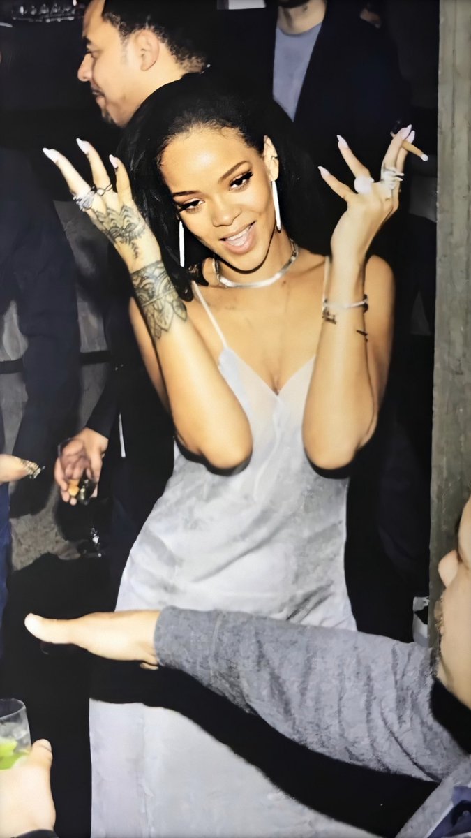 FENTYLOOK tweet media