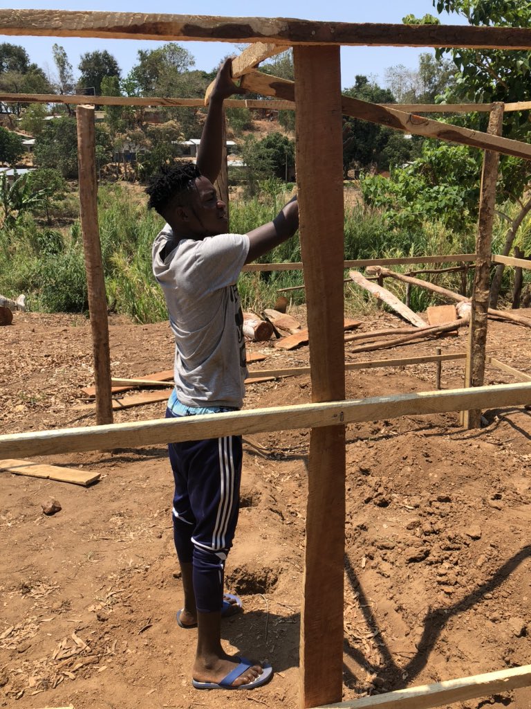 hopemalawiuk's tweet photo. #HopeCommunityFarm #ChickenBusiness construction underway. Community volunteers are working hard and gifting their skills to help support the farm and other community projects sustainable. Thank you @alternative_ltd @CBSA_UK @CSGArt #community of #Diddlebury & @poblgroup staff https://t.co/cD6aEHtpdq