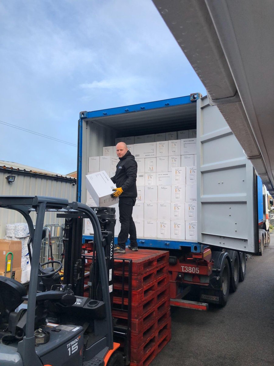 thomcoonline's tweet photo. Itβs that time again!! Our next load of crackers have arrived if you havenβt already order yours today! #local #familybusiness #crackers #thomco #christmas #christmasdecor https://t.co/k8hzcQOawL