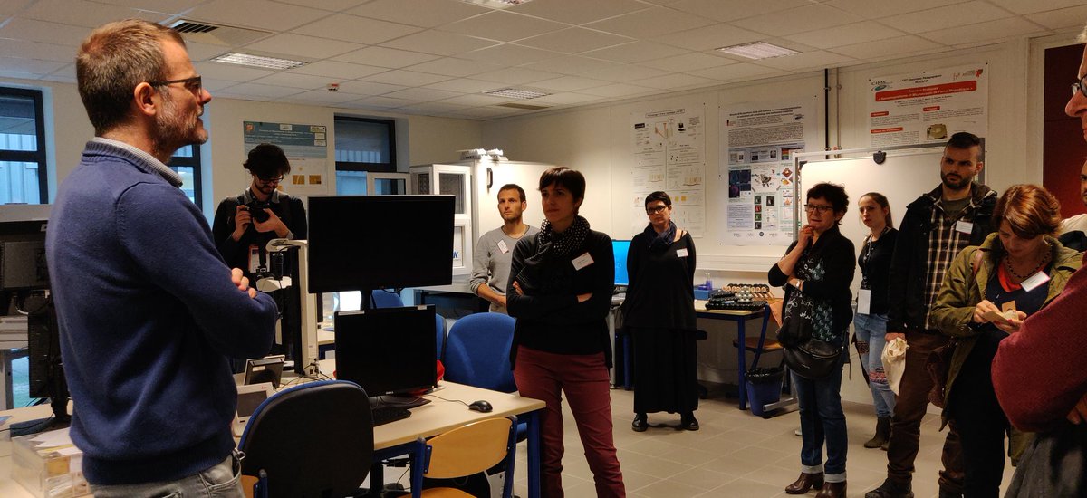 Hauteurs_UGA's tweet photo. Visite de la plateforme Nanomonde au CIME Nanotech, qui fait partie du réseau Grenoblois des plateformes pédagogiques équipées de stations d'apprentissage énactif, ici à des échelles nanométriques, notamment grâce à l'haptique #FormIDEX https://t.co/HGEgbBqdrd
