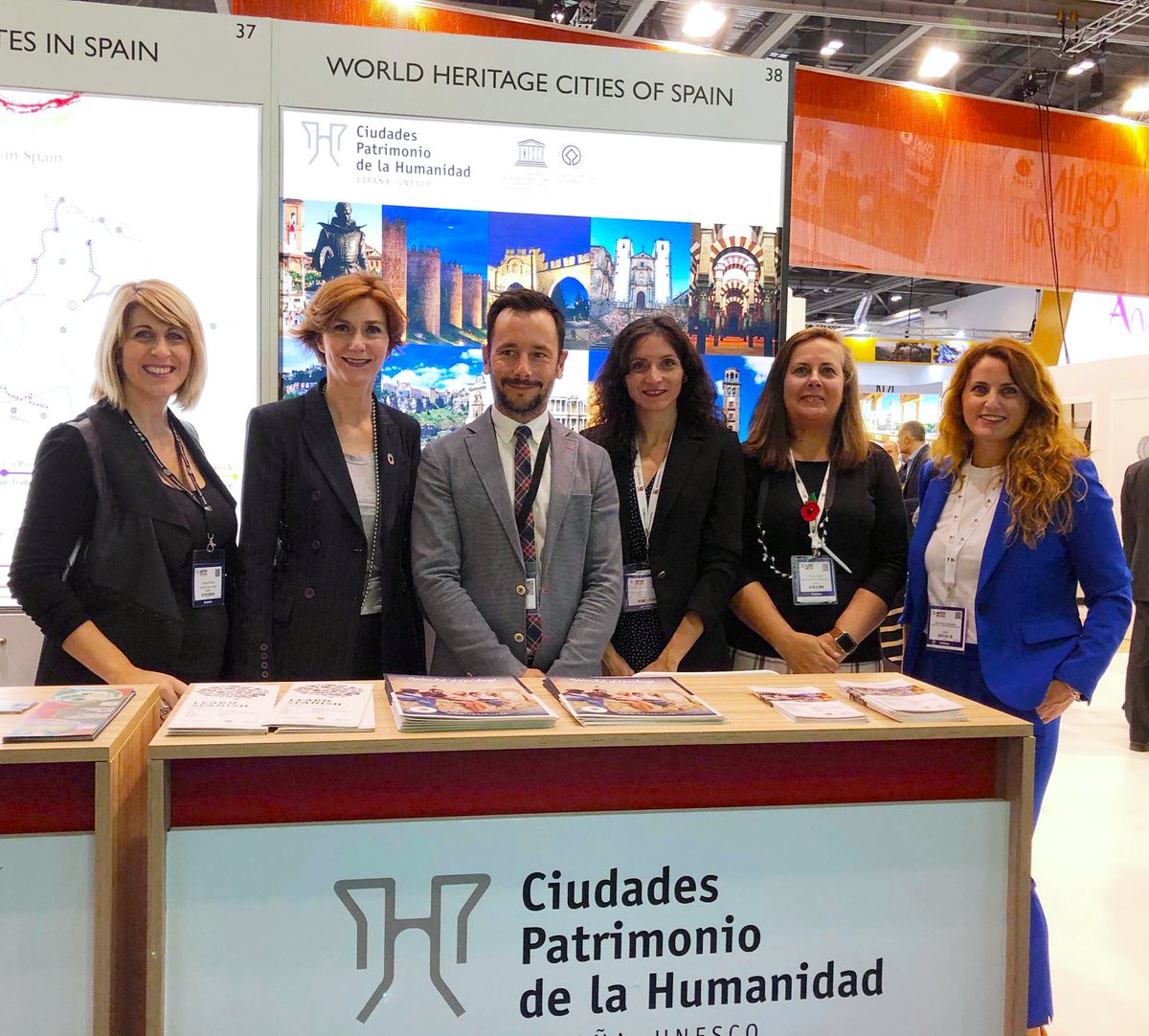 GrupoCPHE's tweet photo. Segunda jornada de promoción del Grupo de #CiudadesPatrimonio @UNESCO en #WTMLDN: El Presidente del Grupo, @RafelRuiz, con la secretaria de Estado @IsabelMOliver, tras la presentación sobre Turismo Sostenible en @Spain, con la ministra @MarotoReyes #WTM2019
#SpainIsPartOfYou https://t.co/ZZ9233SPiB