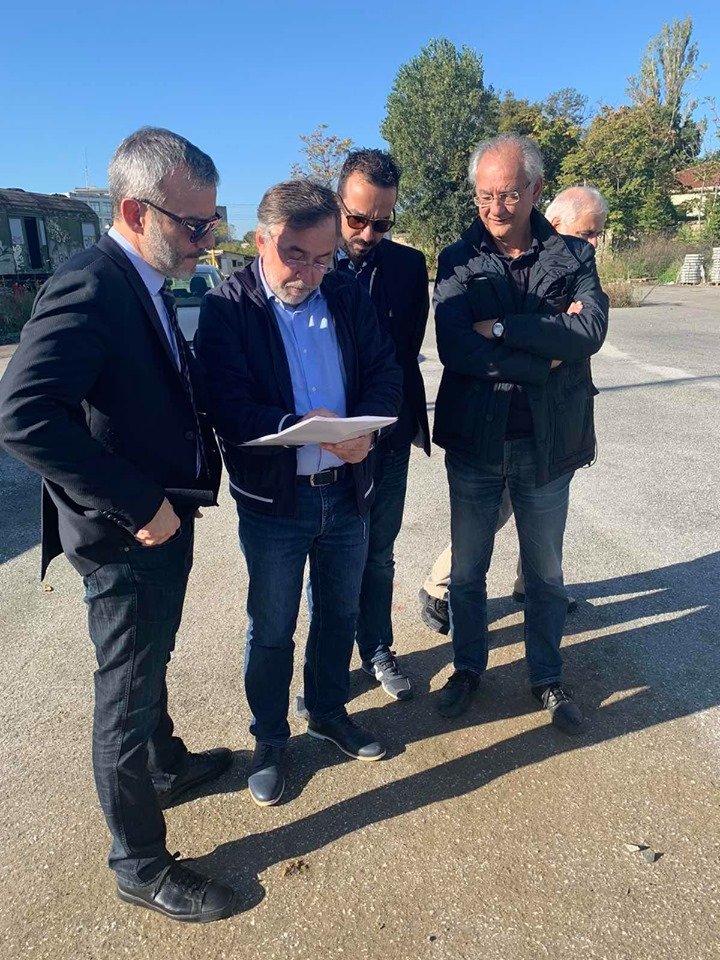 📍Σήμερα το πρωί επισκέφθηκα μαζί με τον αντιδήμαρχο Αθλητισμού και Εθελοντισμού Πέτρο Λεκάκη τους χώρους στους οποίους πρόκειται να ανεγερθεί το Μουσείο Ολοκαυτώματος και ενημερώθηκα για την πορεία του έργου από τον μηχανικό της ΓΑΙΑΟΣΕ Βασίλη Διαμαντάκη.