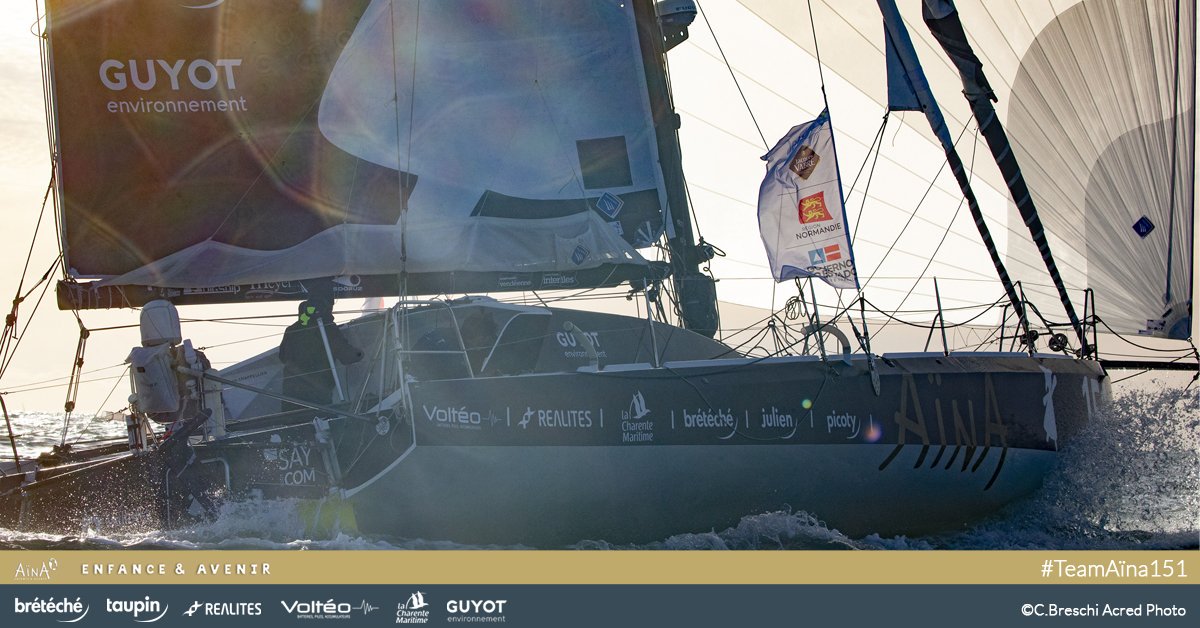 TeamAina151's tweet photo. #TransatJV Des nouvelles de nos deux skippers, toujours dans le trio de tête de la @TransatJV_fr !

🗣 La déclaration de @pierreleboucher sur notre journal de bord ▶ https://t.co/KivCYGhiL3

🌍 Suivez la course en direct : https://t.co/vDN4vdDGyM https://t.co/jywbXz7c2C