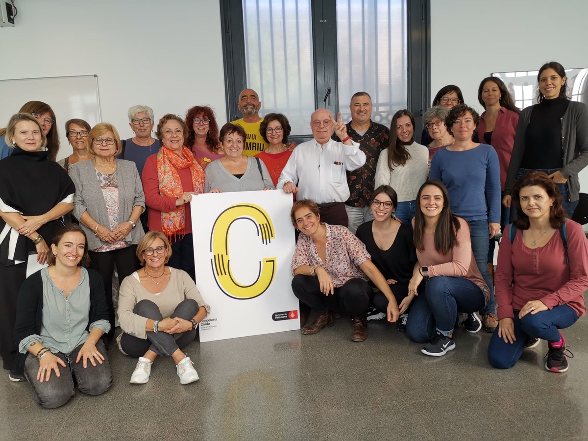perevirgilicat's tweet photo. @bcn_ajuntament @XavierCleries @aperebrat @Silviabnt @cuidadors @dmalmusi Quina millor manera d'acabar la celebració del #DiaPersonesCuidadores que amb moltes riallades, gràcies a la sessió de risoteràpia de Ramon Hermosín, i compartint experiències amb els cuidadors i cuidadores. Gràcies a tots els participants a la jornada!👏
#CuidatPerCuidar https://t.co/dvLeLeX7NQ