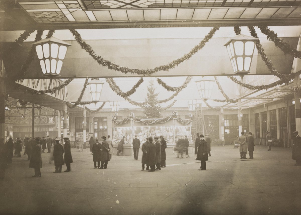 Hyde Park Now-London rail stations' bygone Xmases