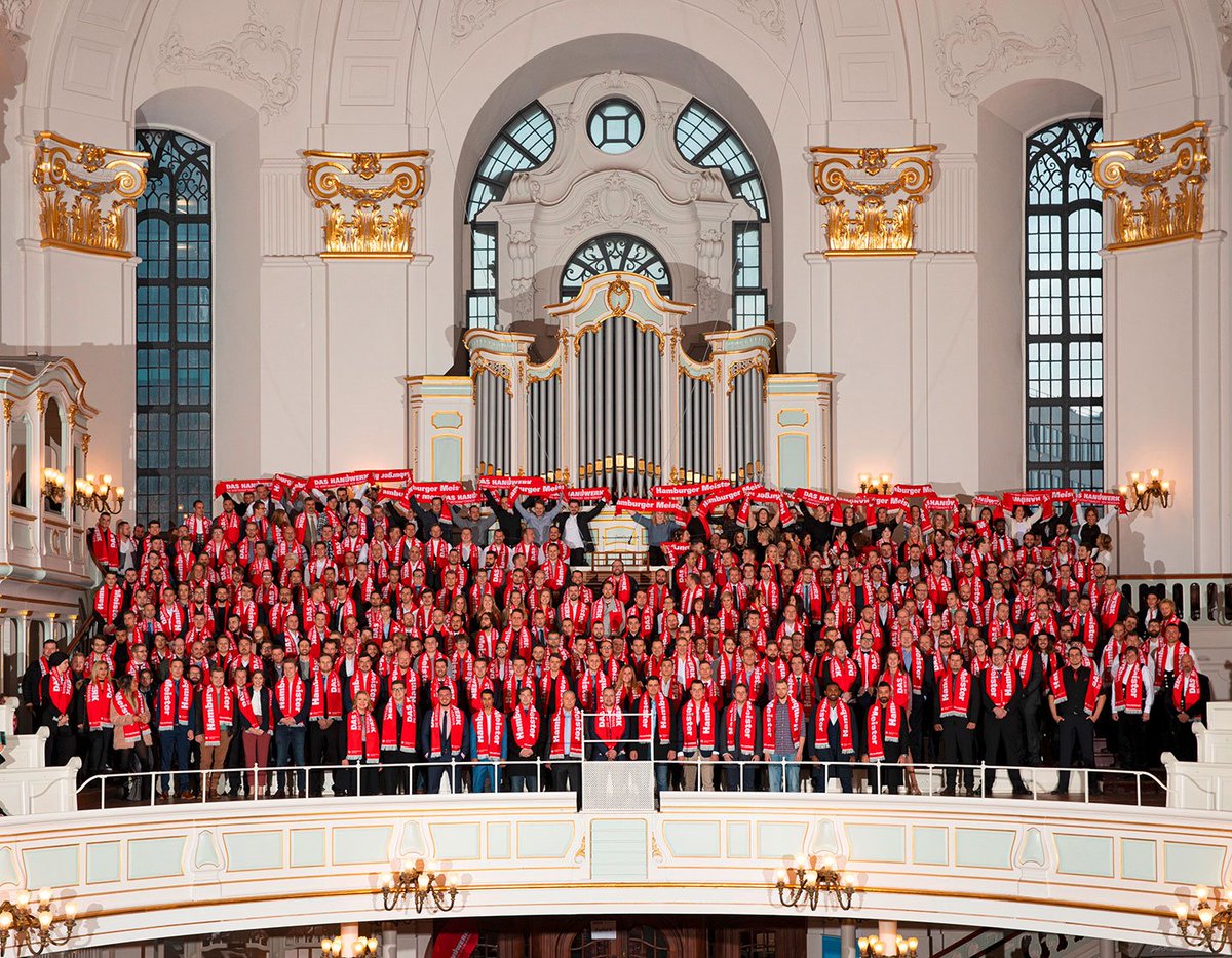 Für alle Fans zum Über-dem-Bett-Aufhängen: das offizielle Hamburger #Meisterfeier2019-Foto!
#wirmeisternHamburg #jedesJahreineMeisterfeier #Handwerk #Hamburg