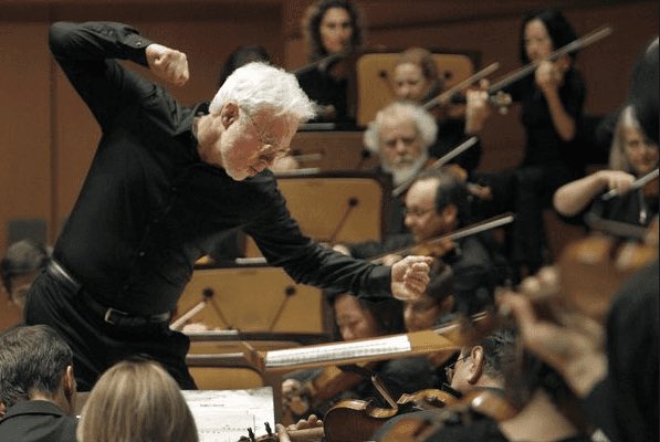 SXMJohnClare's tweet photo. Ahead on @SIRIUSXM @marinalsop conducts the strings of the Bournemouth Symphony in #ShakerLoops by @HellTweet on #Channel76 @Symphony_Hall 3/3 https://t.co/vgUUO7mceL