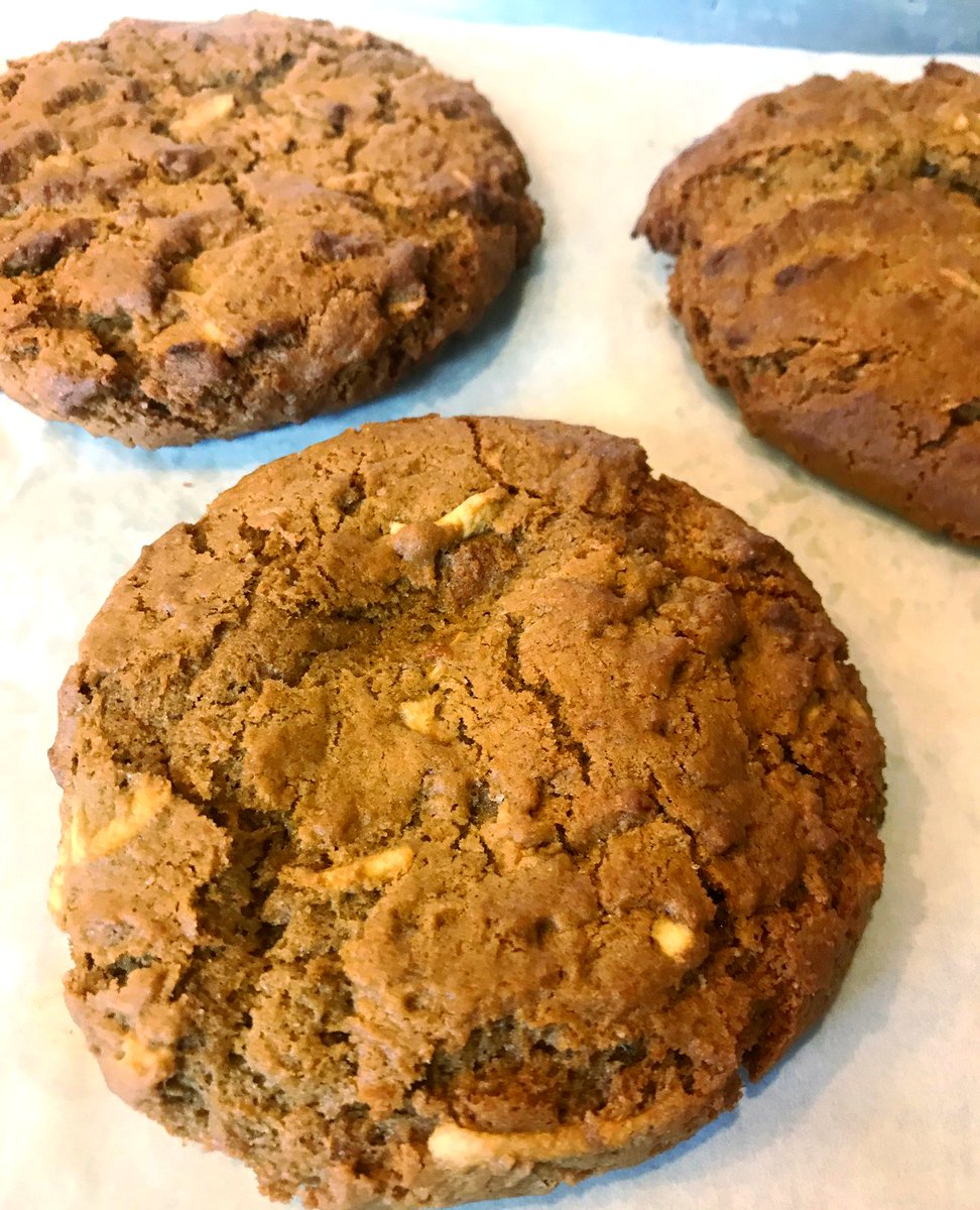 FarmFreshRI's tweet photo. What-what? Parsnip-Molasses cookies?! (featuring @FourTownFarm parsnips!) It's never too early for fresh-baked COOKIES! Come get some at #HarvestKitchen now until 3pm today! #2BayleySt #Pawtucket
#LocalFoodCafe #LocalFood #LocalFarms #FarmFresh #NonprofitCafe #YouthJobs https://t.co/w4EInx4myK