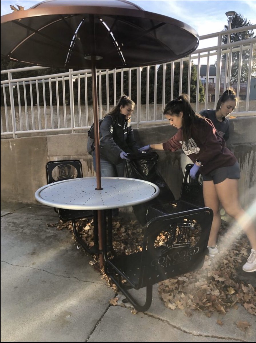 ConcordSAAC's tweet photo. Women’s soccer cleaning up around the campus beautiful for #MECGivesBack Thank you for your contribution to our community! 🐾✨ https://t.co/zkkuAbxxJa