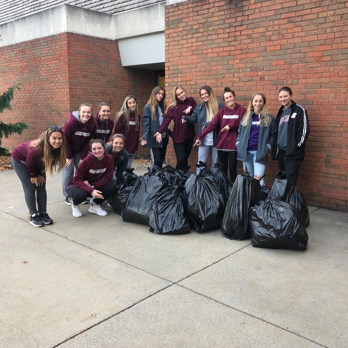 ConcordSAAC's tweet photo. Women’s soccer cleaning up around the campus beautiful for #MECGivesBack Thank you for your contribution to our community! 🐾✨ https://t.co/zkkuAbxxJa