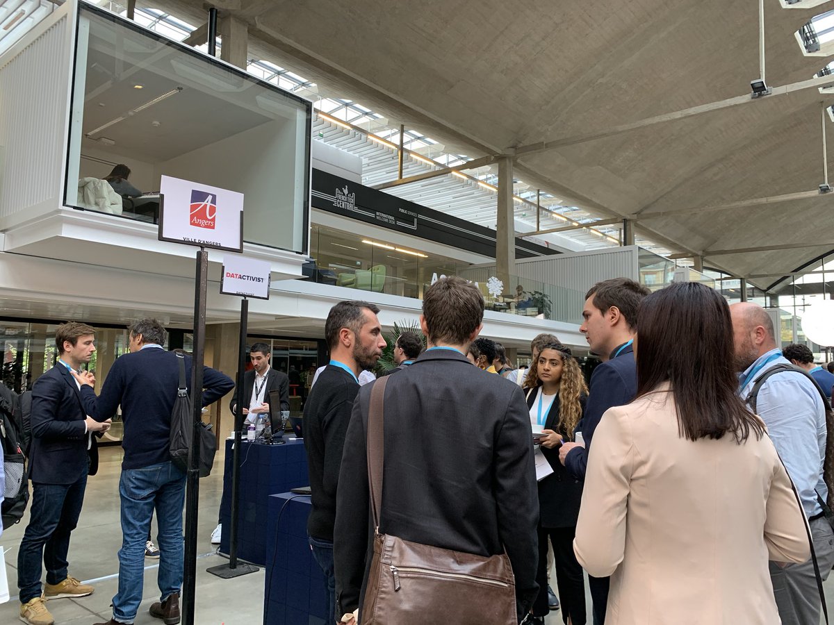 huwise_fr's tweet photo. Nous sommes actuellement sur le #DemoBar d'@Angers, une ville qui pratique l'#OpenData depuis 2013 et qui innove avec son application #VivreAAngers ! #OpenGov #AngersAgglo @OpendataAngers https://t.co/DEG6iYulLP