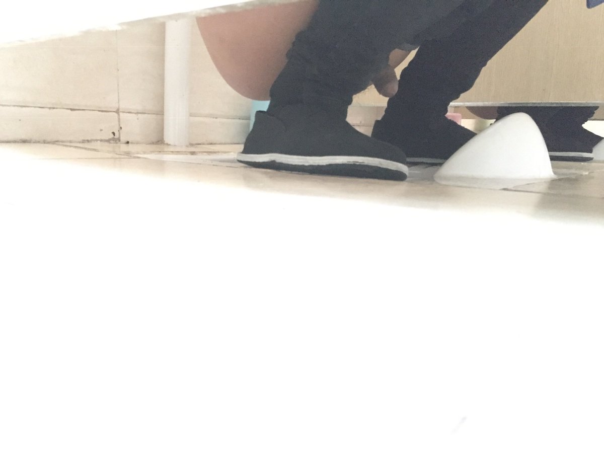 L70635783's tweet photo. #偷拍 #直男 #盗摄 #厕所偷拍 https://t.co/v88p09NwNi