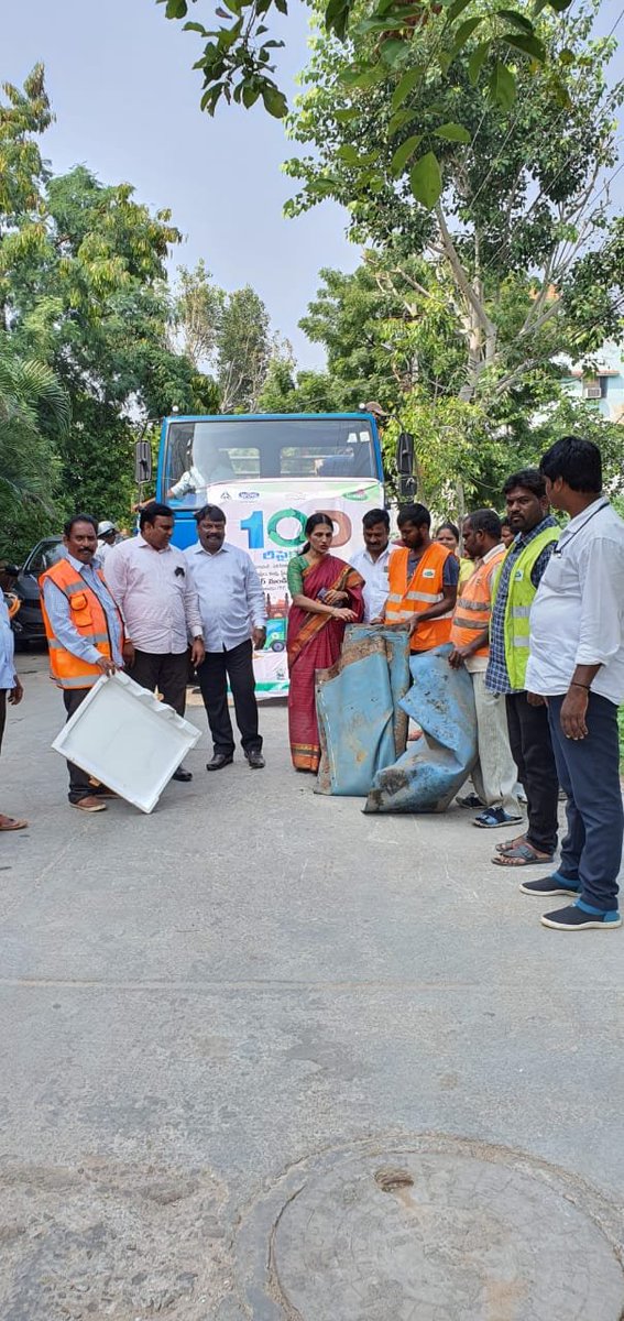 AmohLb's tweet photo. RECYCLOTHON...#Scrap collection special drive at Venkateswara colony , #Saroornagar..#Corporator Smt Anitha Dayakar reddy garu, ward members, ES, SS and team participated sir...#AMOH 4&amp;5 @ZC_LBNagar @GHMCOnline @KTRTRS https://t.co/7h5fiVjQu2