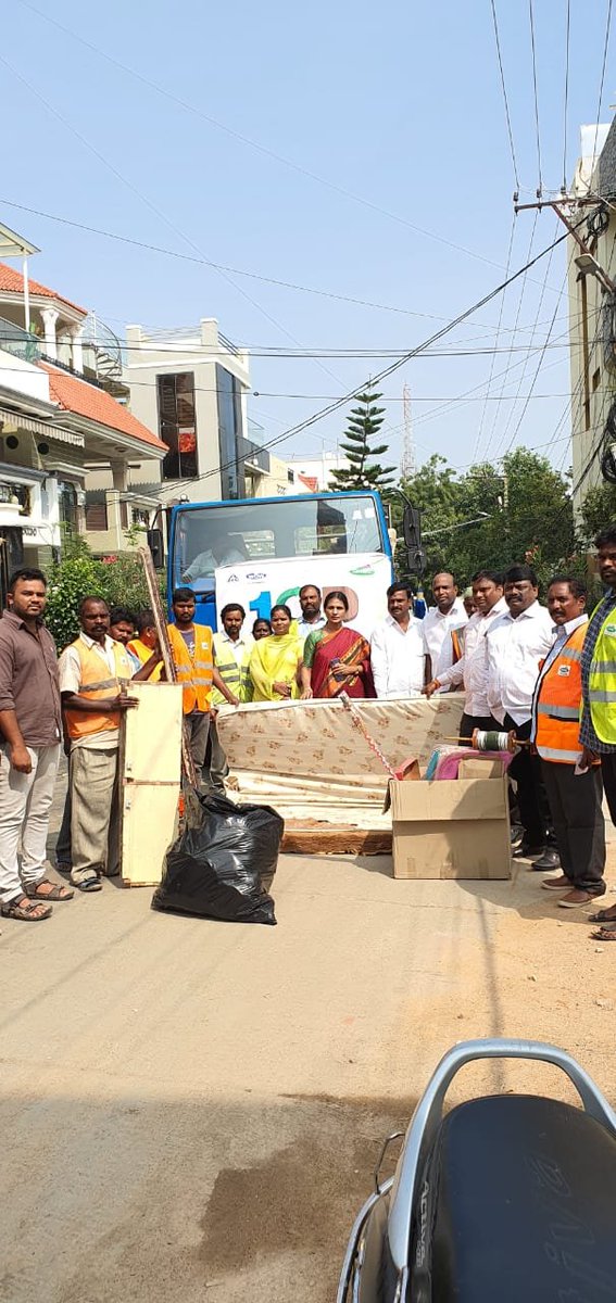 AmohLb's tweet photo. RECYCLOTHON...#Scrap collection special drive at Venkateswara colony , #Saroornagar..#Corporator Smt Anitha Dayakar reddy garu, ward members, ES, SS and team participated sir...#AMOH 4&amp;5 @ZC_LBNagar @GHMCOnline @KTRTRS https://t.co/7h5fiVjQu2