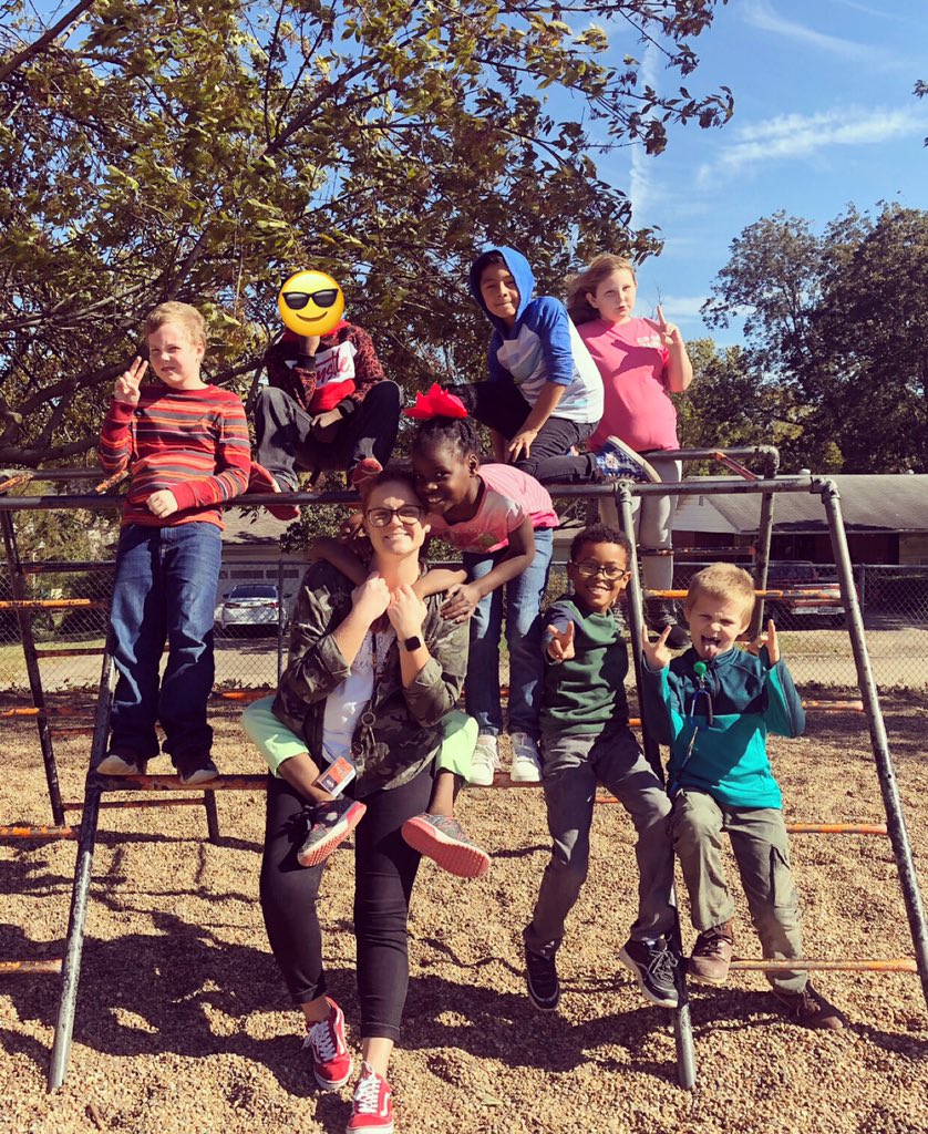 Sorry I’ve been MIA! 

I’ve just been busy adjusting to a new grade level, getting to know my team, taking extra recess and playing with 22 lil sweeties!! #BestJeffersonEver #iteach3rd #teacherlife #freeplay #extrarecess