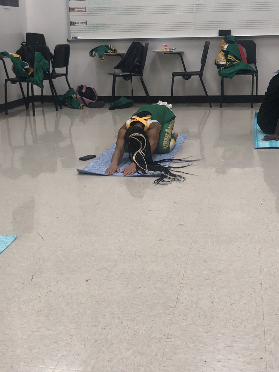 WHSLOE's tweet photo. The Ladies of Elegance had the pleasure of learning yoga and meditation techniques from Ms. Kevia Jones..thanks for pouring into our girls @WorthingColts1 @HoustonISD @WHSLOE 🧘🏽‍♀️🧘🏽‍♀️🧘🏽‍♀️ https://t.co/fhCGmFpydH