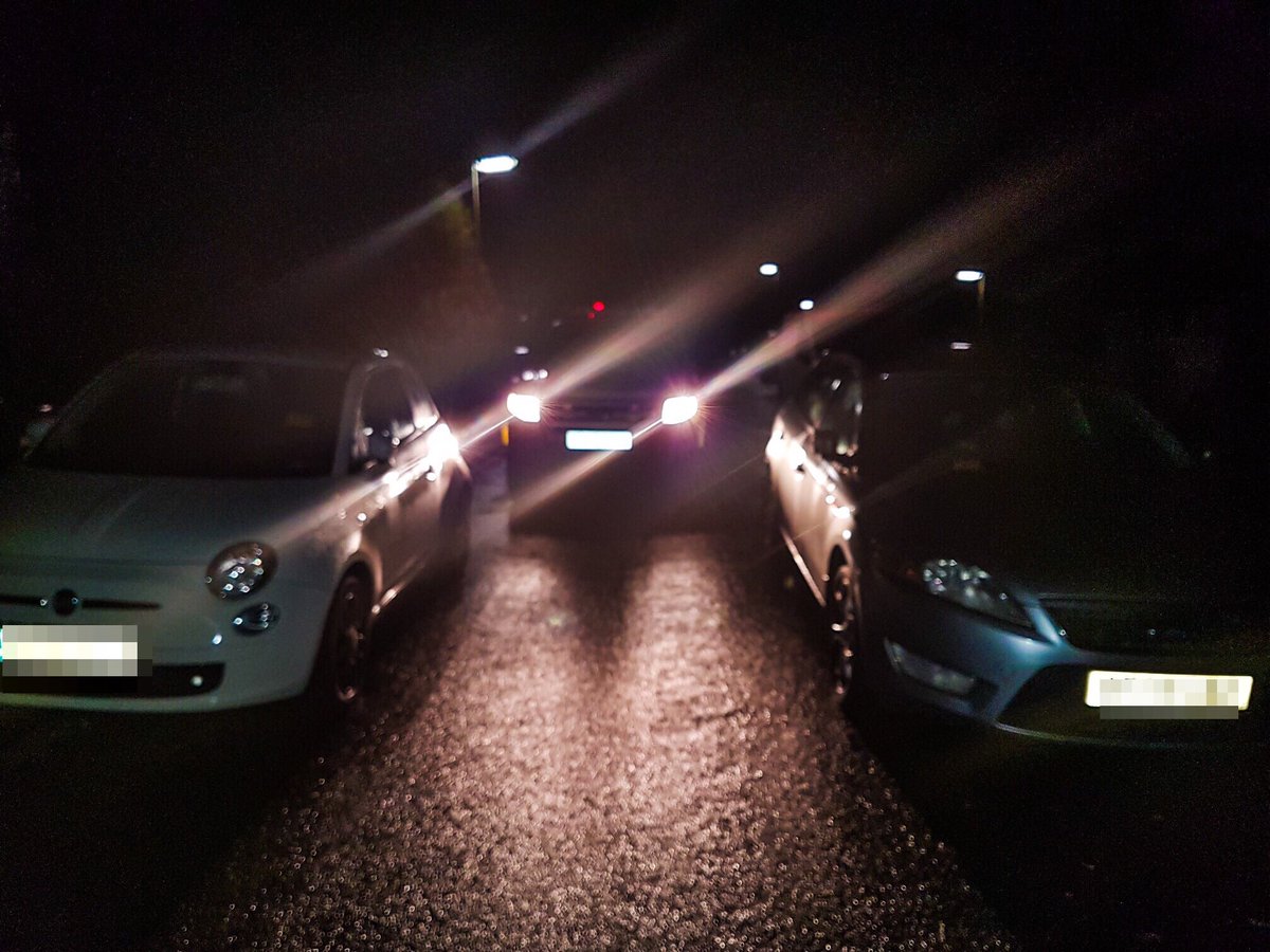 ⚠️There was no way that we were going to get the Ranger through this gap last night.  #FixedPenalty issued to both vehicles and the Fiat recovered.  Harsh?  #ThinkFire <a href="/SurreyFRS/">Surrey Fire & Rescue Service</a> #ThinkAmbulance <a href="/SECAmbulance/">South East Coast Ambulance</a> #ParkSmart