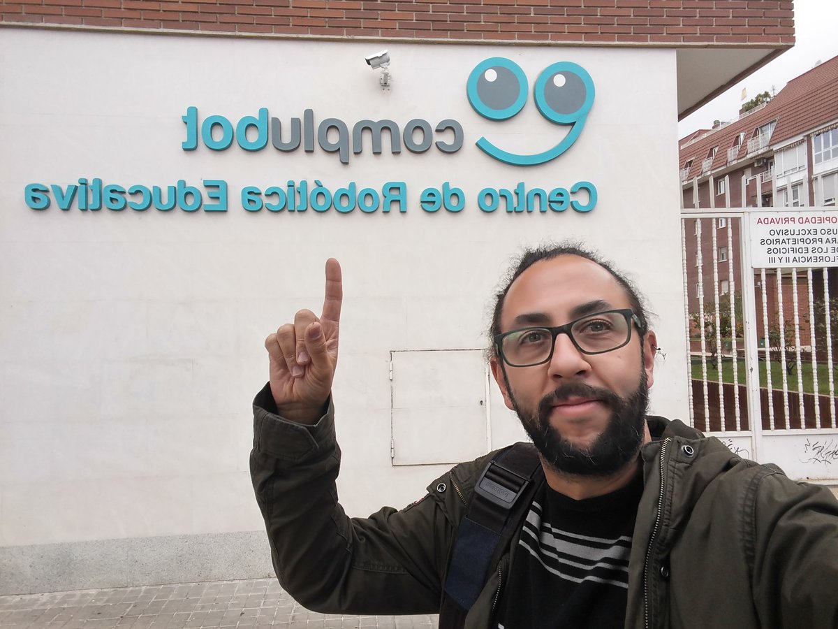 el_pofe's tweet photo. Saliendo del centro #Complubot tras las sesiones formativas de la Semana de Innnovación de la robótica educativa. Muy interesantes las propuestas de #Crumble júnior y #Crumblebot . Muchas gracias al centro y a los formadores. https://t.co/qqlsmc2y48