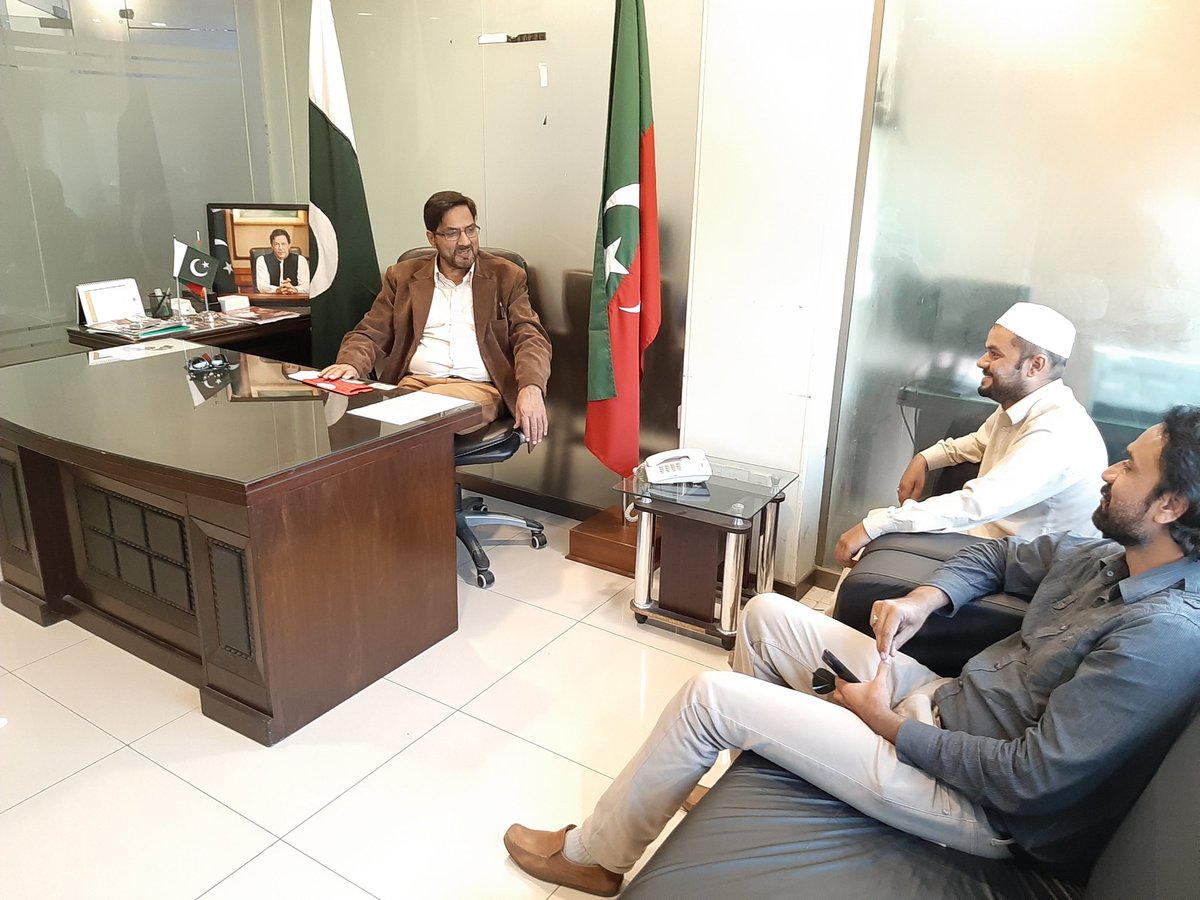 EngrIftikharCh2's tweet photo. شاید یہ پروگرام ان لوگوں کے کیے اہمیت نہ رکھتا ہو لیکن کاش یہ اس وقت ہوتا جب میں اپنی والدہ کے ساتھ ساءیکل پر بیٹھ کر والدہ کی ایک جاننے والی سے باغبانپورہ سے سیٹلائیٹ ٹاؤن تین سو روپے لینے گیا تا کہ لاہور پولی ٹیکنیک میں داخلہ لے سکوں۔۔۔شاباش۔۔عمران خان #EhsaasForStudents https://t.co/uUiXXCO0FF