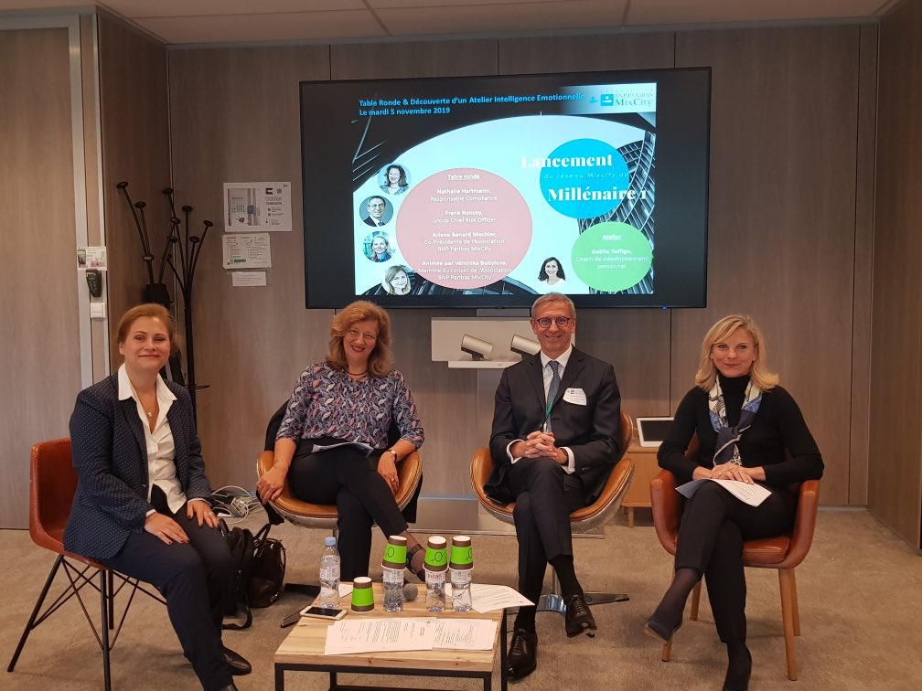 BNPP_MixCity's tweet photo. Lancement du réseau MixCity au Millénaire 1 ! Pour l’occasion, 100 personnes sont présentes pour assister à une table ronde en présence de Nathalie Hartmann et Frank Roncey, membres du comité exécutif du groupe et à un atelier découverte MixCity sur l’intelligence émotionnelle. https://t.co/1ODO5LiNHu