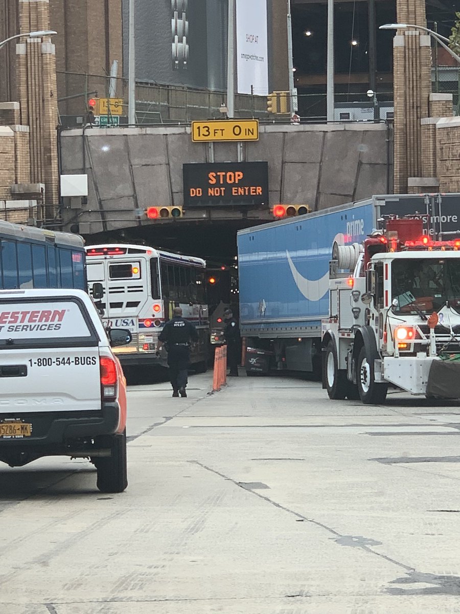 BGKoffler's tweet photo. @amazon blocking the Lincoln Tunnel by getting their truck stuck this morning for an hour..cool.. https://t.co/WDMzA7abRN