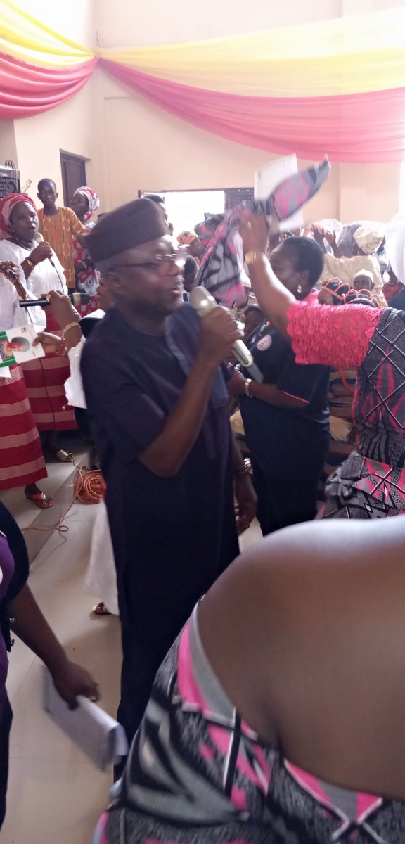 BakareLukman11's tweet photo. #BAFTours
#EreluToursEkiti
Erelu Bisi Fayemi at Ikere-Ekiti LG
#Ikere #Ise #Emure
H.E, the Wife of Ekiti State Governor, @bisiafayemi was at Ikere Local Govt as part of #EreluToursEkiti.
Her Excellency was received with cheers at Ikere City Town Hall, Ikere-Ekiti.
@purrples https://t.co/O1EpS1tftN