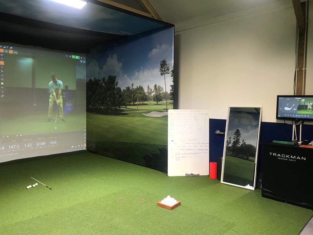 TrackmanGolf's tweet photo. New TrackMan Flex Cage Simulator installation ⛳️ 🌧❄️☀️
#TrackManSimulator #GolfSimulator #WinterIsComing https://t.co/KrSSG6r12r