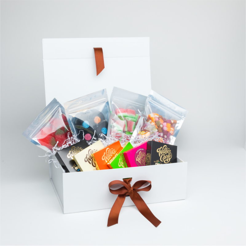 TrulyDelights's tweet photo. Who doesn't love opening a stunning looking box to find a mouthwatering selection of goodies inside? We have lots of hampers to choose from, as well as bespoke options for something extra special.🎁 https://t.co/wMTAPvN6L1 
#hampers #gifts #gifting #prezzies #retrosweets https://t.co/3xF4t9pu0s